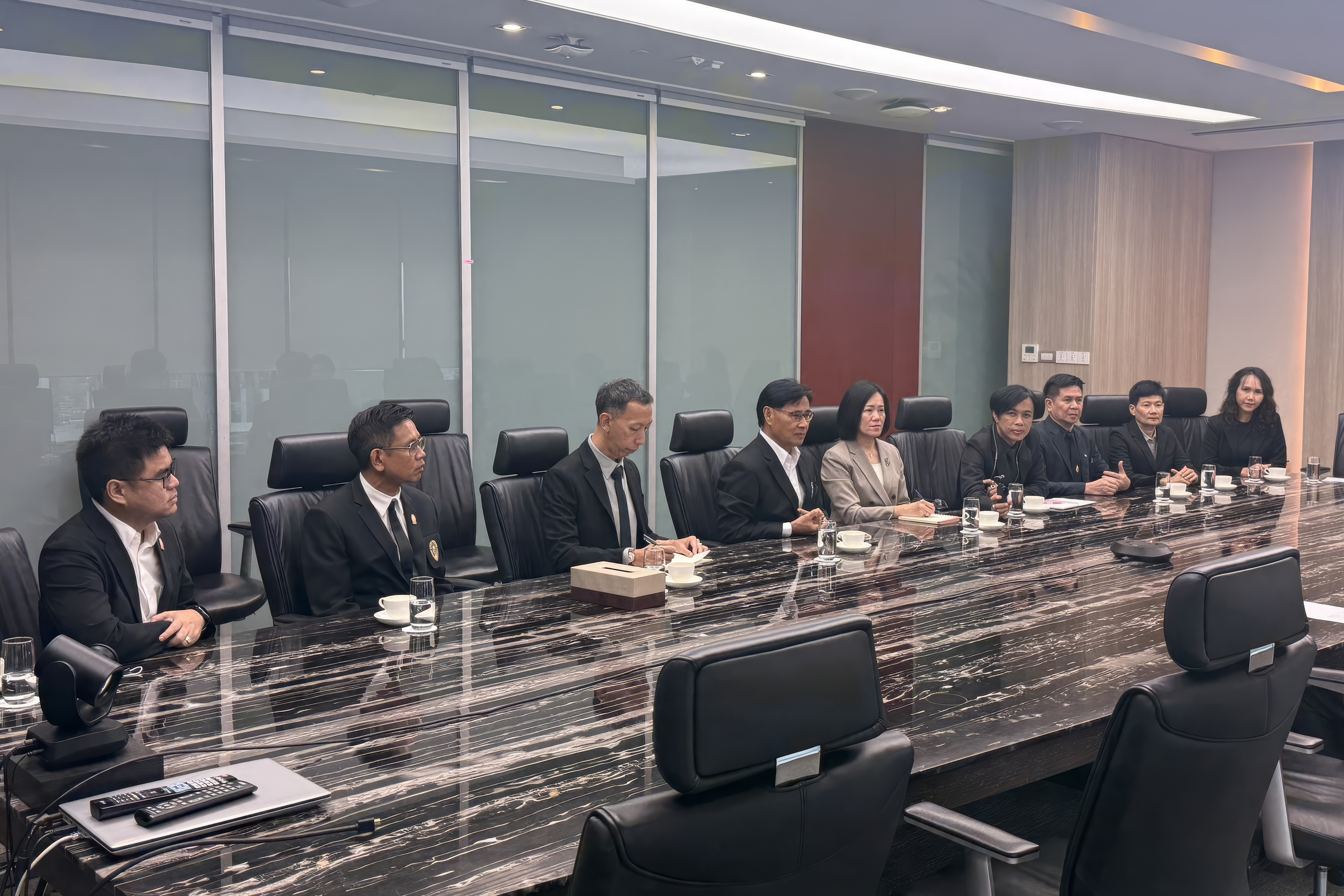 เข้าพบอดีตนายกสภาฯ เสริมวิสัยทัศน์บริหารจัดการเชิงรุกสู่การพัฒนาที่ยั่งยืน (4)