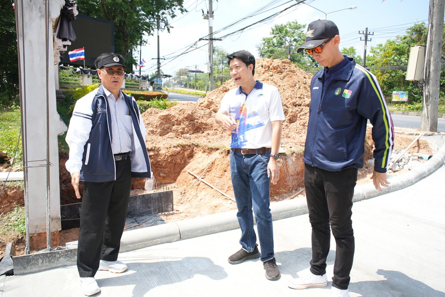 ตรวจงานเทปูนประตู 1 พร้อมเร่งแผนปรับภูมิทัศน์รับผู้รับบริการ (5)